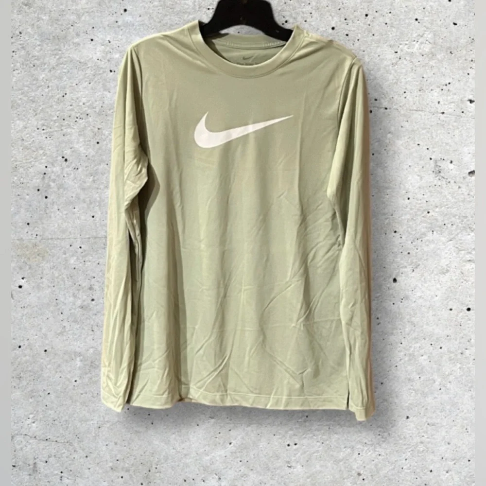 NWT Nike Boys Legend Swoosh Dri-Fit Long Sleeve Training Tee Shirt